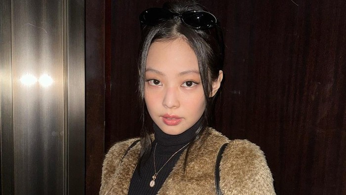 Gaya Fashion Jennie BLACKPINK Saat Winter, Cocok Jadi Inspirasi untuk Musim Hujan Gaya Fashion Jennie BLACKPINK Saat Winter, Cocok Jadi Inspirasi untuk Musim Hujan