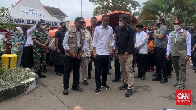 Setelah pada Selasa lalu, Jokowi kembali meninjau lokasi terdampak gempa dan perawatan di RSUD Sayang Cianjur, Kamis (24/11).