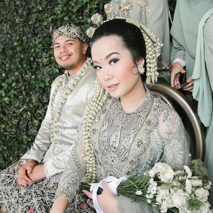 <p>Pengantin wanita terlihat memesona dengan riasan yang flawless dan sederhana.  (Foto: Instagram: @zanacobhita)</p>