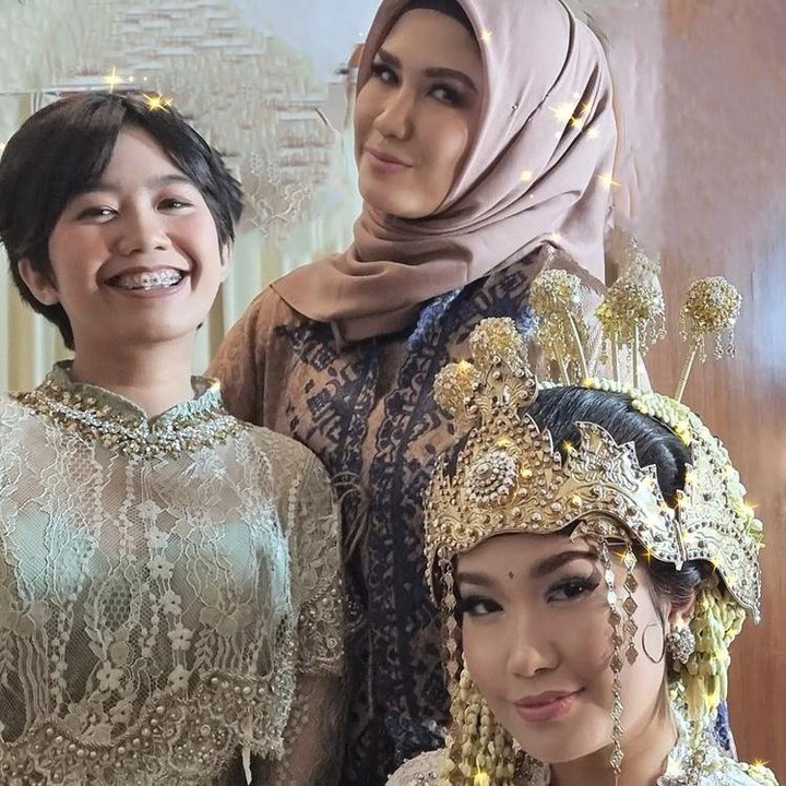 <p>"Bismillah, my gurlz. Nuhun yarii anakku cantik," kata Nicky Astria. (Foto: Instagram: @nicky_astria_real)</p>