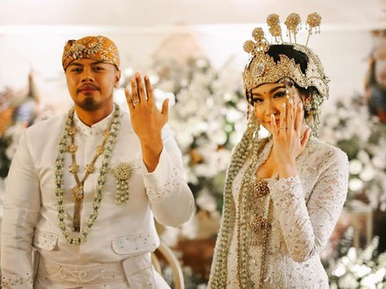 7 Potret Pernikahan Anak Lady Rocker Nicky Astria, Puji Sang Putri Cantik