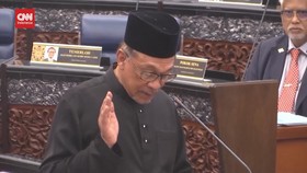 VIDEO: Raja Malaysia Tunjuk Anwar Ibrahim Jadi Perdana Menteri