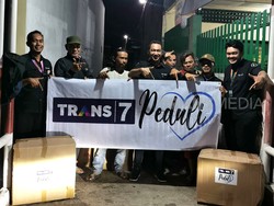 TRANS7 PEDULI Beri Bantuan Korban Gempa Bumi Cianjur