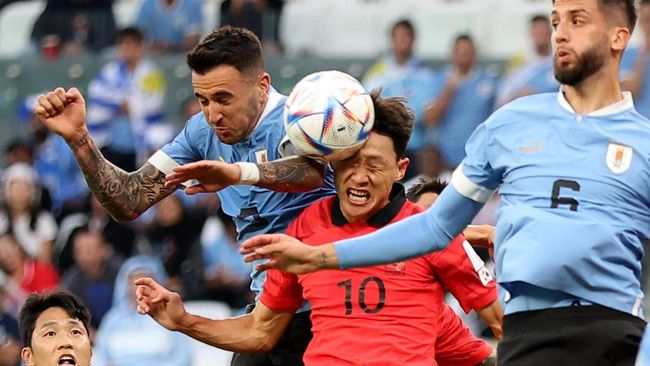 Uruguay ditahan Korea Selatan di babak pertama dalam pertandingan Piala Dunia 2022 di Stadion Education, Kamis (24/11).