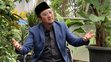 img-title Ustaz Yusuf Mansur Kecelakaan, Ban Mobil Sampai Robek