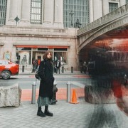 6 Gaya Yuki Kato Ini Bisa Kamu Tiru untuk Outfit Kencan ke Museum! Trik Cerdas OOTD Simpel Tapi Estetik