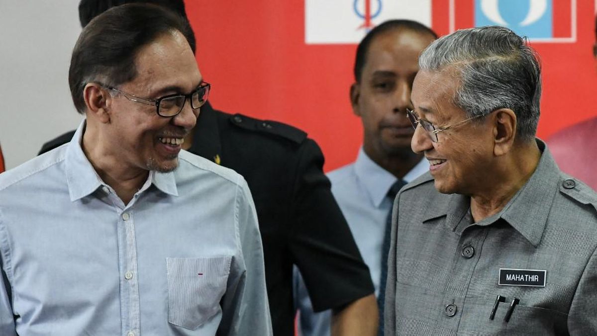 Jejak Relasi Mahathir-Anwar Ibrahim: dari Rival, Sekutu, Musuh Lagi