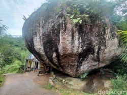 Batu Iuh di Cianjur Tak Goyah Diguncang Gempa M 5,6