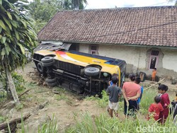 Bus Rombongan Mahasiswa Untirta Terguling di Lebak Banten