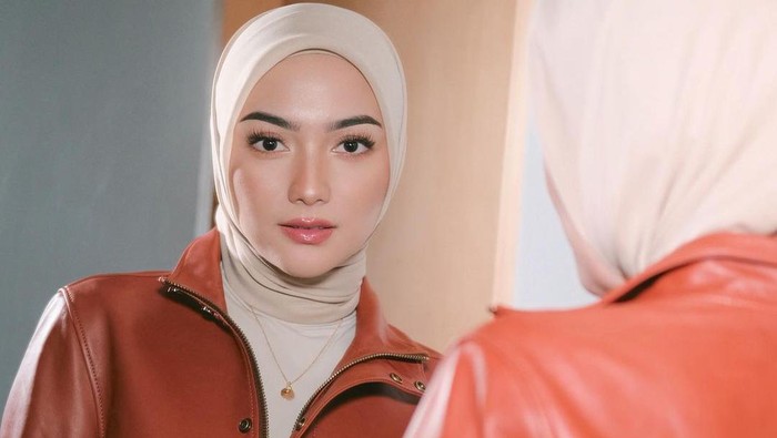 Inspirasi Outfit Iduladha ala Artis Berhijab yang Hits di 2023