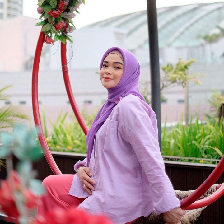 <p>Dalam kehamilannya ini, Sheza juga berterima kasih kepada dirinya sendiri. “Terimakasih untuk diriku selama ini yang menemaniku, maaf aku masih banyak kekurangan,” ungkapnya. (Foto: Instagram/shezaidris)</p>