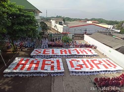 Unik! Sekolah Ini Flashmob 360 Siswa Ucapkan Selamat Hari Guru