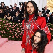 Momen Gucci Paling Viral Selama Dipimpin Alessandro Michele! Ada Aksi Jared Leto Bawa Replika Kepala