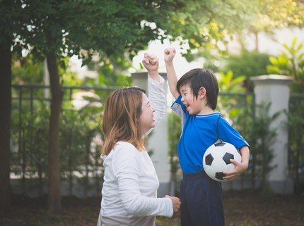 Cara Jadi Player Escort, Anak Kecil Pendamping Pemain Bola