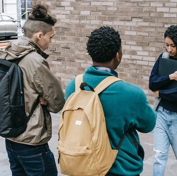 img-title Menjadi Korban Bullying? 4 Tindakan Ini Tidak Boleh Kamu Lakukan!