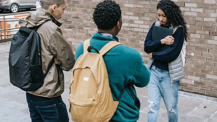 Menjadi Korban Bullying? 4 Tindakan Ini Tidak Boleh Kamu Lakukan! Menjadi Korban Bullying? 4 Tindakan Ini Tidak Boleh Kamu Lakukan!