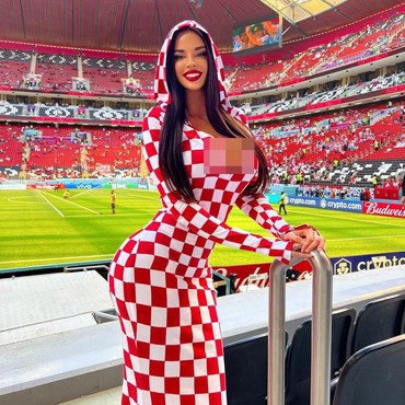 7 Penampilan Seksi Ivana Knoll Eks Miss Kroasia di Qatar Terancam Dipenjara