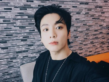 img-title Jungkook BTS Selamatkan Fans Wanita dari Ancaman Pelecehan