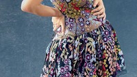 <p>Kali ini, Tiffany berpose menyamping sembari memegang <em>baby bump</em> yang sudah sagat menonjol. Sepertinya pose memegang perut saat hamil memang jadi salah satu hal yang tak boleh dilewatkan ya Bunda. (Foto: Instagram @tiffanysoetanto)</p>