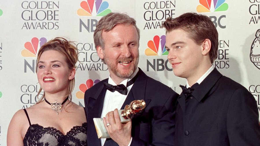 BEVERLY HILLS, CA - JANUARY 18:  Director James Cameron(C) and actress Kate Winslet(L) and actor Leonardo DiCaprio(R) pose for photographers after Cameron won the award for Best Director for 