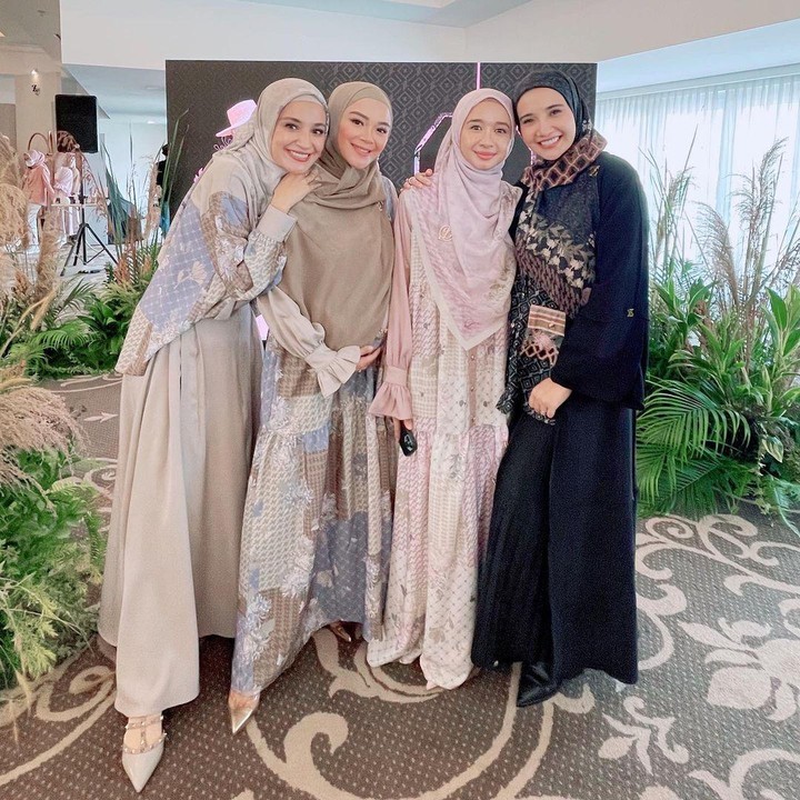 <p>Kehamilannya tidak membuat Sheza bermalas-malasan lho, ia tetap aktif menghadiri beberapa event. Salah satunya dengan hadir mendukung acara milik sahabatnya. (Foto: Instagram/shezaidris)</p>