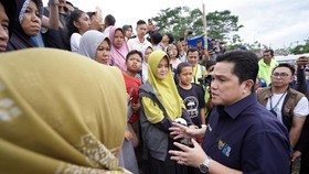 Erick Thohir Kunjungi Posko Korban Gempa Cianjur: BUMN Siap Bantu