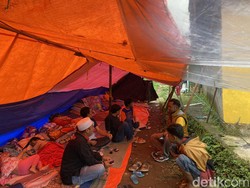Alasan Warga Enggan Tempati Posko Pengungsian Kemensos di Sukabumi