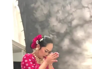 img-title Lagi Foto Prewedding, Wanita Ini Mendadak Kesurupan Nyai Ronggeng