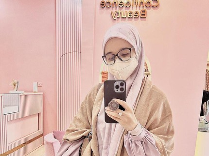 5 Potret Laudya Cynthia Bella Pulang Kampung Bersama Ayahanda
