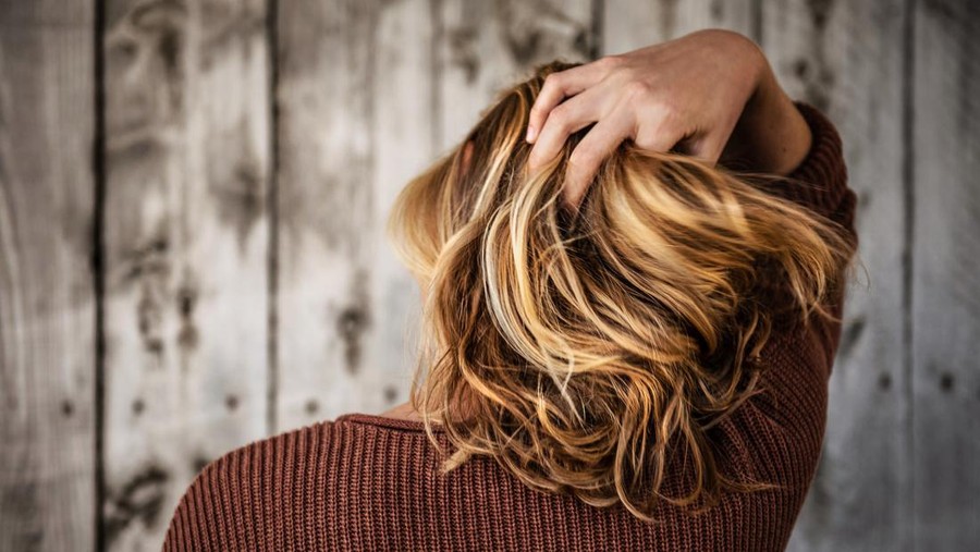 Contoh model rambut segi pendek.
