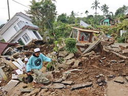 Kisah Dramatis Bayi Kades Ciputri Usia 2 Bulan Selamat dari Gempa Cianjur
