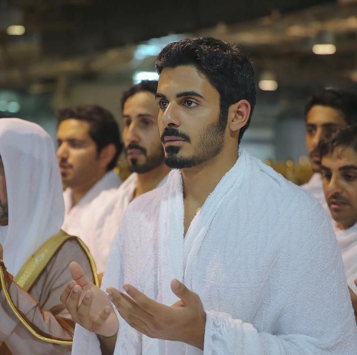 <p>Pangeran Qatar Khalifa bin Hamad sedang menjadi sorotan publik, Bunda. Ini karena pria kelahiran 31 tahun silam tersebut tak hadir dalam Piala Dunia Qatar 2022. (Foto: Instagram @khk)<br /><br /><br /></p>