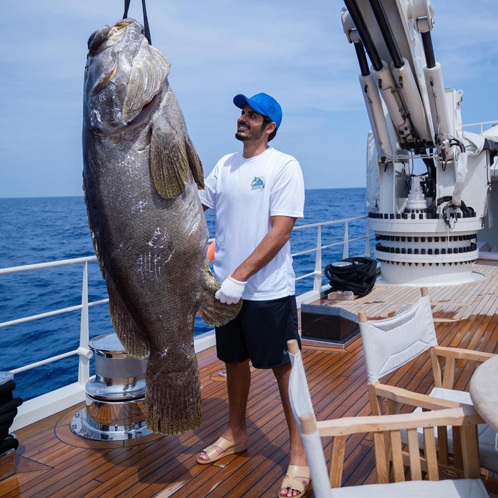 <p>Di sisi lain, Pangeran Khalifa Bin Hamad juga terhitung aktif menggunakan media sosial Instagram pribadi, Bunda. Melalui laman tersebut, ia kerap membagikan beragam aktivitas sehari-hari. (Foto: Instagram @khk)<br /><br /><br /></p>