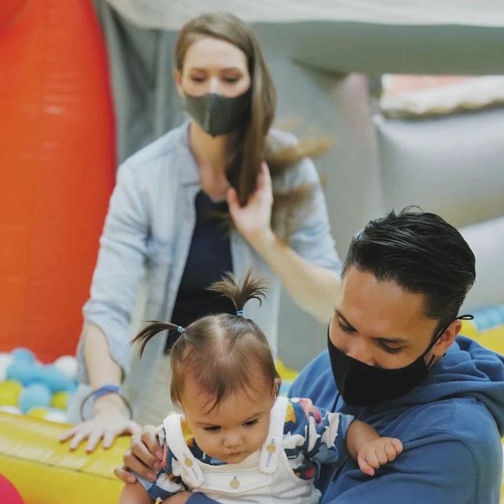 <p>Blair sendiri diketahui tengah berada di Kanada bersama sang Bunda. Sayangnya, Randy tak bisa menemani karena harus bekerja. (Foto: Instagram: @randpunk)</p>