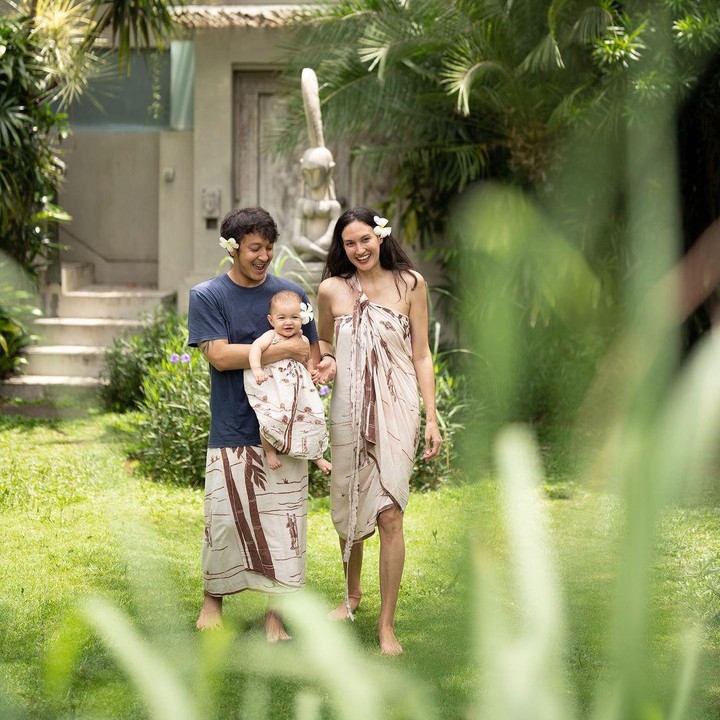 <p>Setelah menikah dengan Dimas Anggara, Nadine Chadrawinata dikaruniai seorang putri bernama Nadi Djiwa Anggara, Bunda. Djiwa dilahirkan pada 22 Februari 2022 di Bali. (Foto: Instagram: @nadinelist)</p>