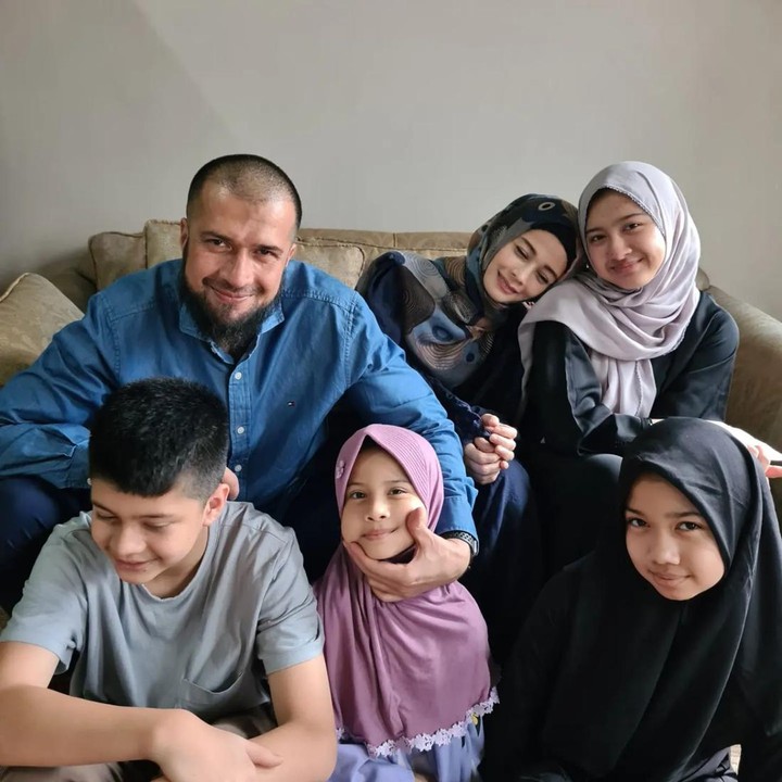<p>Setelah menikah dengan Primus pada 2004, Jihan memilih meninggalkan dunia hiburan untuk mengurus keluarga dan memperdalam ilmu agamanya. (Foto: Instagram @jihanfahirareal)</p>