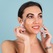 Selain Pakai Produk Kecantikan, Ini 3 Bahan Alami untuk Menebalkan Alis