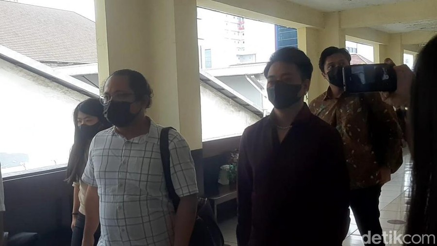 Reza Arap Reza Arap hadiri mediasi.