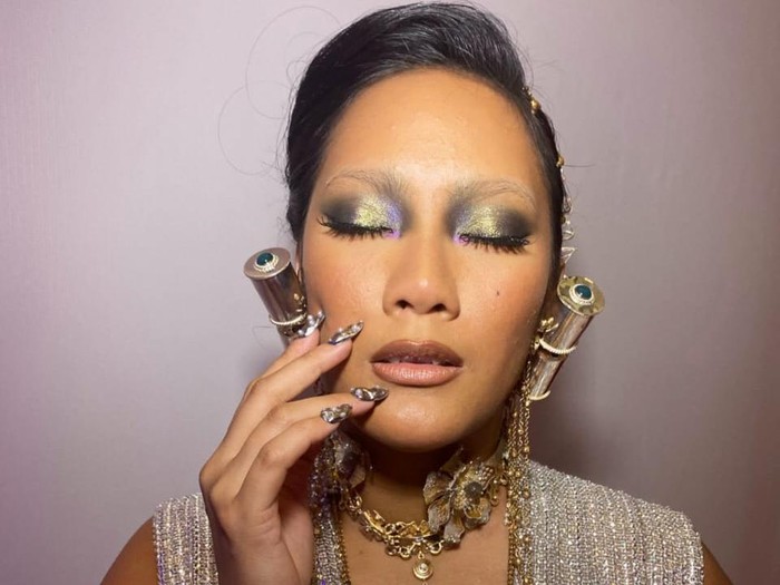 Hasil riasan Aditya @vagueskin untuk Tara Basro di FFI 2022