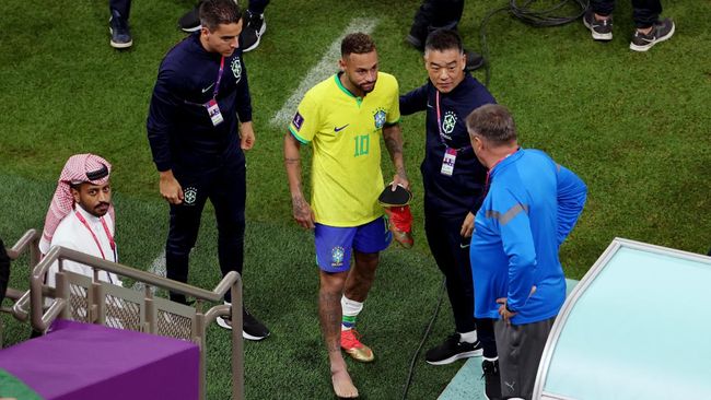 Neymar menangis di bench pemain setelah ditarik keluar pada menit ke-80 digantikan Antony dalam kemenangan Brasil 2-0 atas Ghana di Piala Dunia 2022.