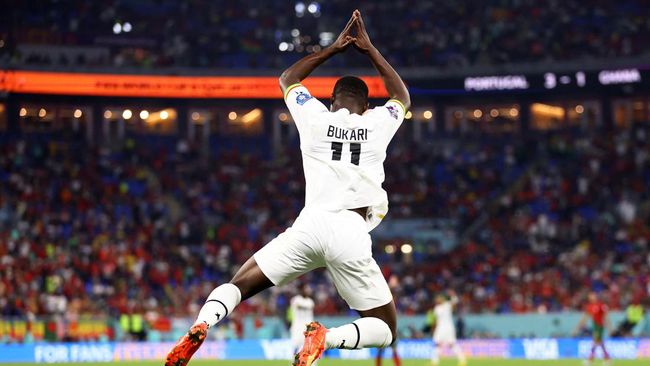 Pemain Ghana Osman Bukari menggunakan selebrasi ala Cristiano Ronaldo ketika mencetak gol kedua Ghana ke gawang Portugal dalam laga Piala Dunia 2022.