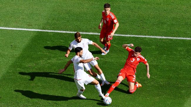Dubes Bantah Iran Ancam Bui Keluarga Timnas: Itu Fitnah Dubes Iran untuk RI Mohammad Azad membantah pemerintah penjarakan keluarga anggota timnas Iran jika mereka tak menyanyikan lagu kebangsaan di Piala Dunia 2022.