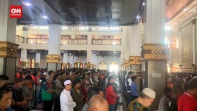 VIDEO: Khidmat Salat Gaib di Masjid Agung Cianjur untuk Korban Gempa