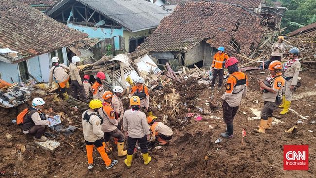 Lima korban tewas gempa Cianjur berhasil dievakuasi tim gabungan. Dua di antaranya merupakan ibu dan balita.