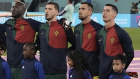 FOTO: Ulul Albab El Ibrahim, Bocah Indonesia yang Digandeng Ronaldo