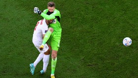 FOTO: Wales Kartu Merah, Iran Menang, Bale Lesu