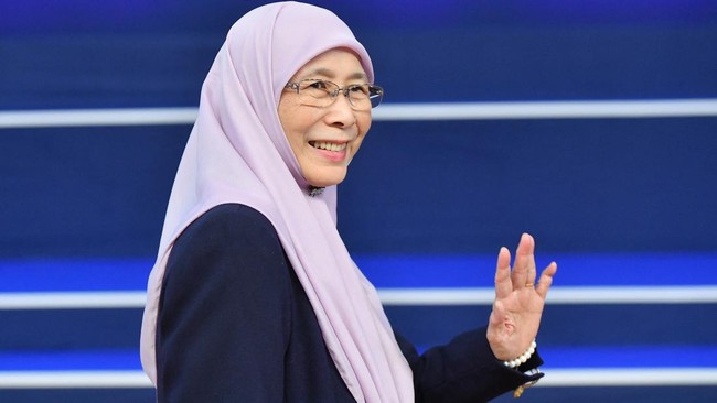 Sosok Wan Azizah Wan Ismail menjadi sorotan setelah sang suami, Anwar Ibrahim, didapuk Raja Malaysia menjadi PM baru   Negeri Jiran.
