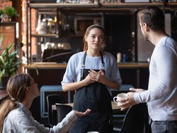 Jangan di Medsos! Ini 7 Cara Komplain di Tempat Makan yang Baik