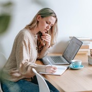 Di Balik Sosoknya yang Pendiam, 5 Zodiak Ini Ternyata Sangat Cerdas dan Bisa Diandalkan!