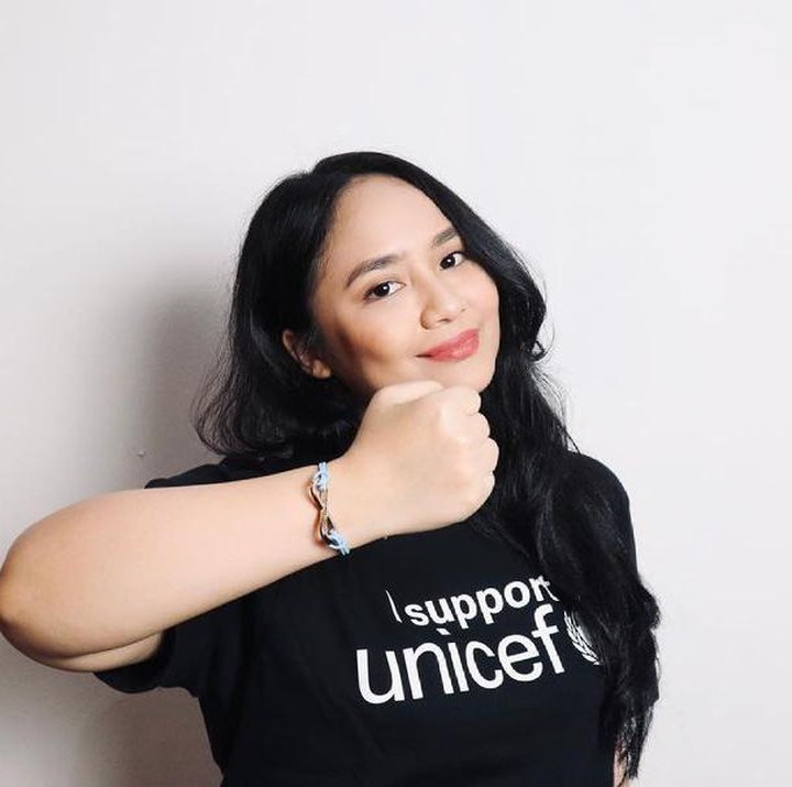 <p>Gita juga memiliki suara yang khas, Bunda. Ia pun menjadi penyanyi sopran ternama di Indonesia. (Foto: Instagram @gitagut)</p>